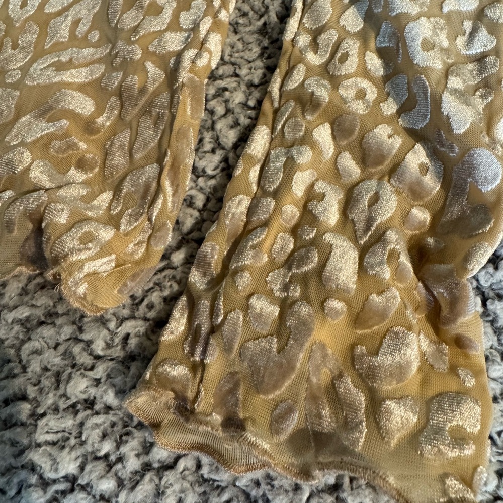 Hem & Thread Cream Textured Top - Picture 2 of 4